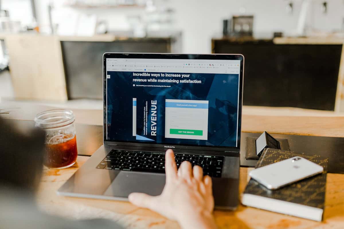 Entrepreneurs ayant obtenu leur visa investisseur E-2 devant leur nouveau commerce aux USA